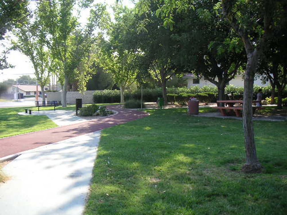 1102 | 00000001657 | parks - ranches,  grass, tree, 
