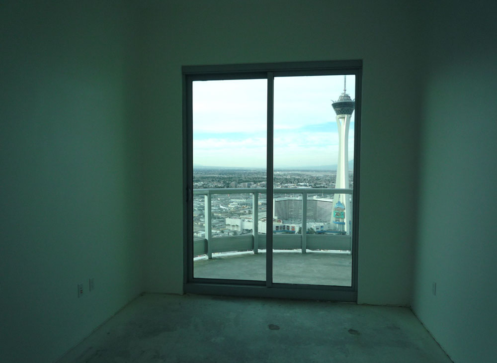 2003 | 00000004458 | penthouses - lofts,   bedroom,  balcony, view,   