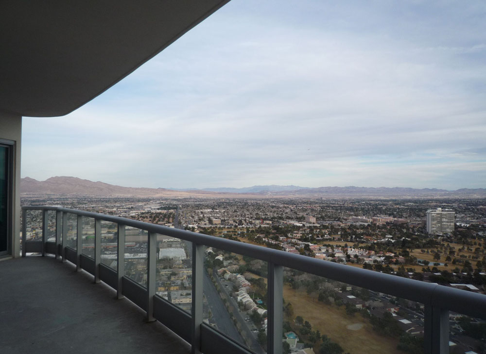 2003 | 00000004474 | penthouses - lofts,    balcony, view, 
view, 
view,   