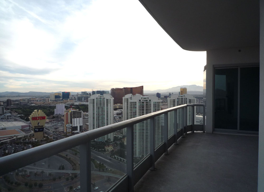 2003 | 00000004475 | penthouses - lofts,    balcony, view, 
view, 
view,   