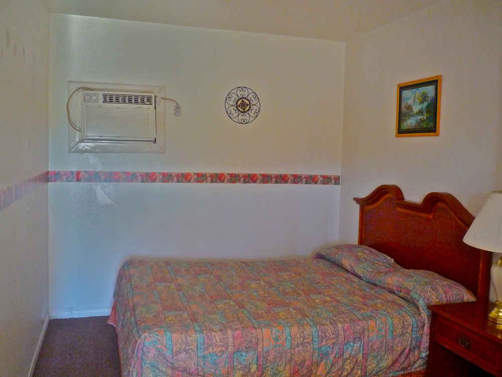 Outpost Motel | 00000005777 | hotels - motels,    hotel room, 