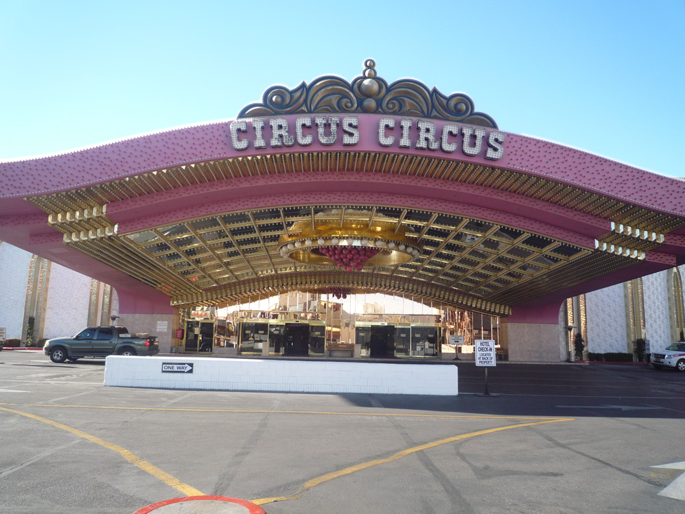 Circus Circus | 00000005995 | hotels - motels,    building, casino, entrance, 