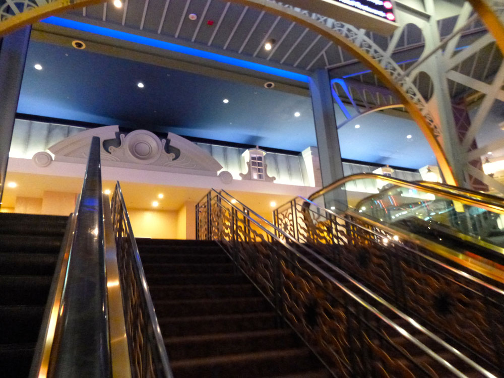 Stratosphere Showroom | 00000009507 | art - performance, escalator, 